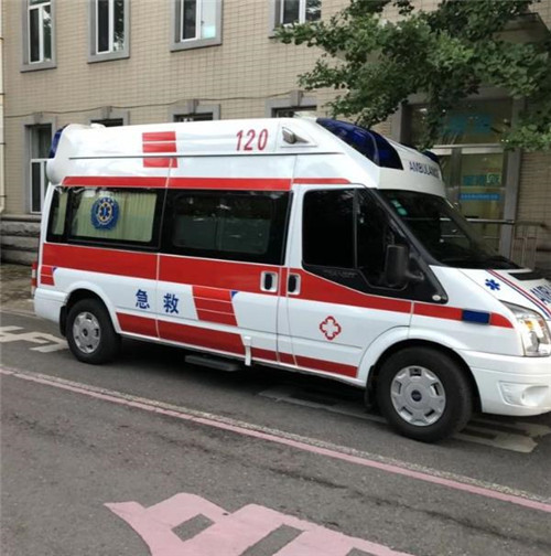 来宾选择我们的救护车出租,开启安心转院之旅